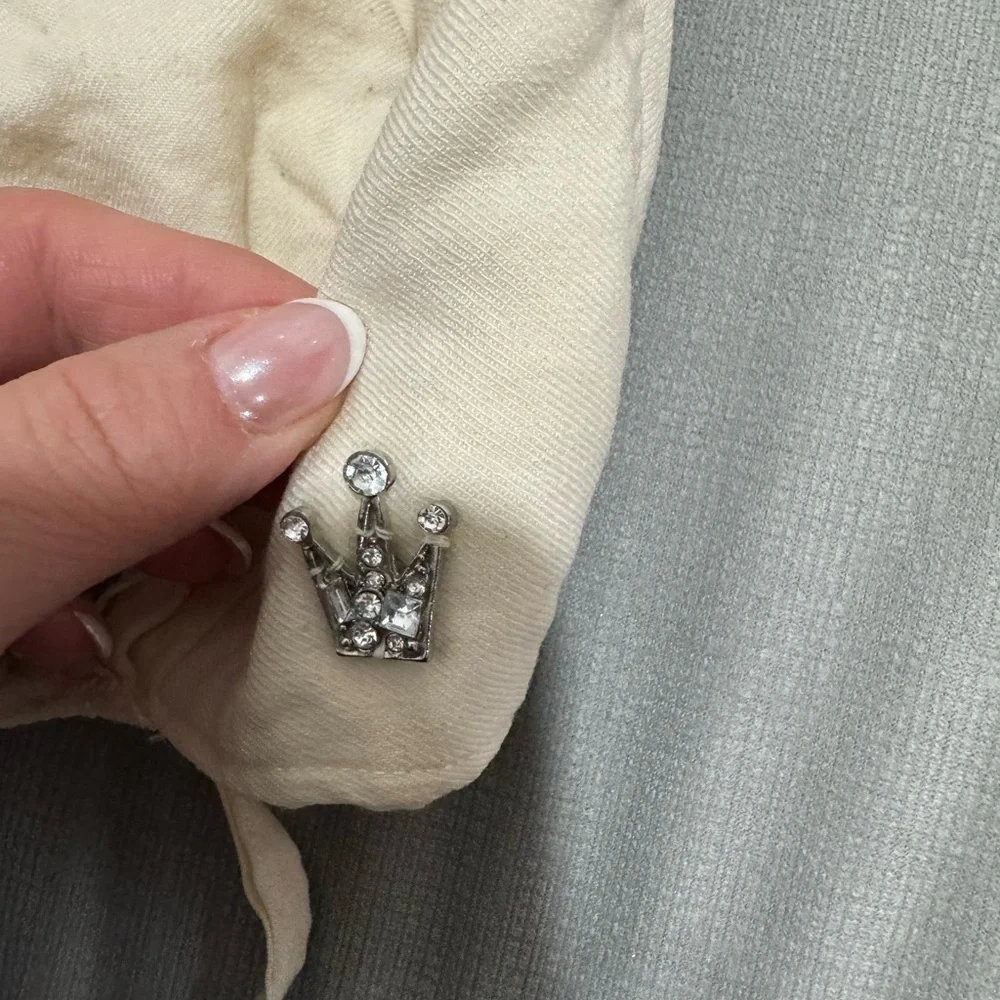 Baby girl bonnet with lace and pearls